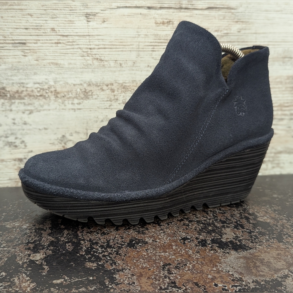 Womens Fly London Yip Wedge Booties Sz 8 39 Used VGC Navy Blue Suede P500505015